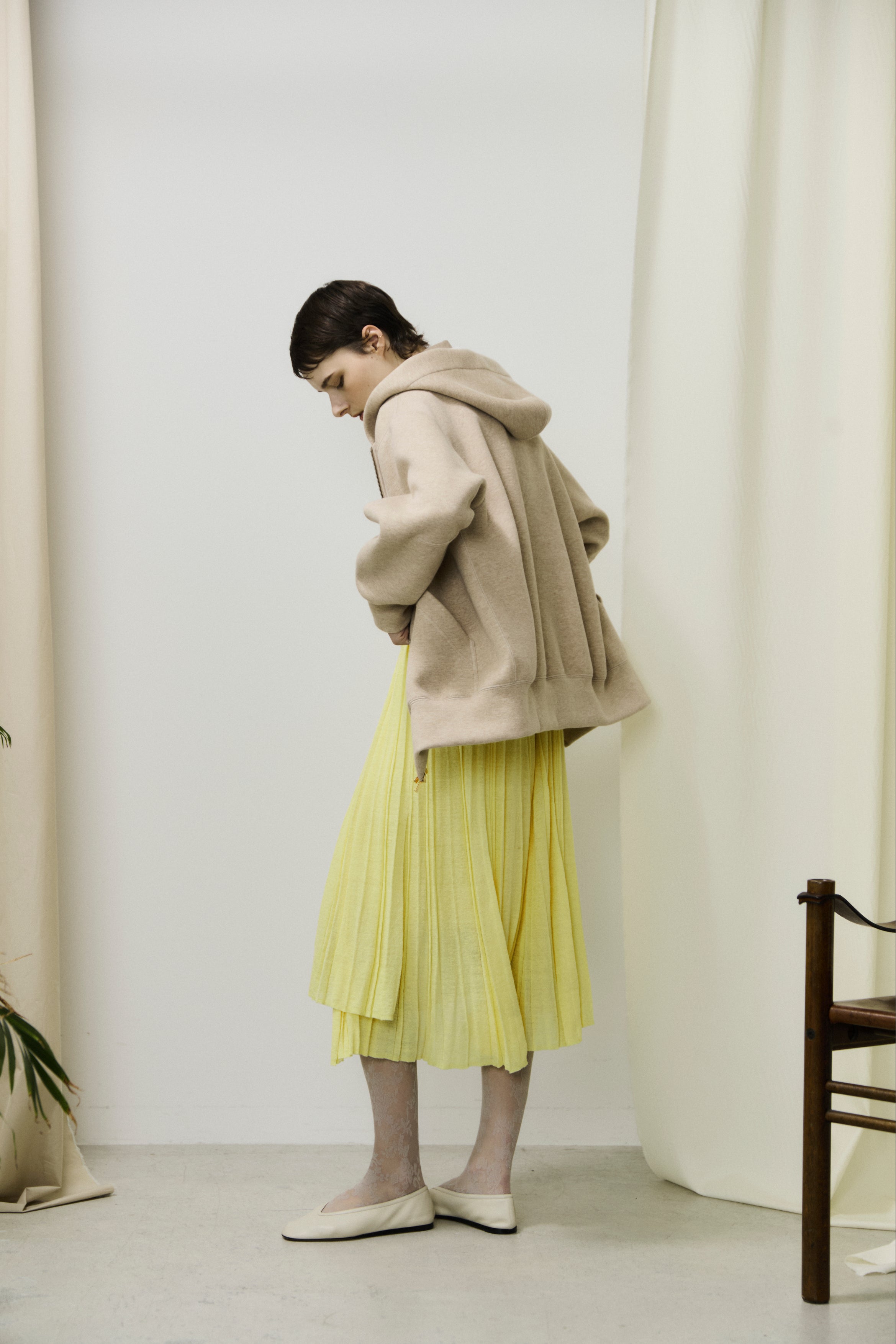 high-count linen pleated-knit skirt