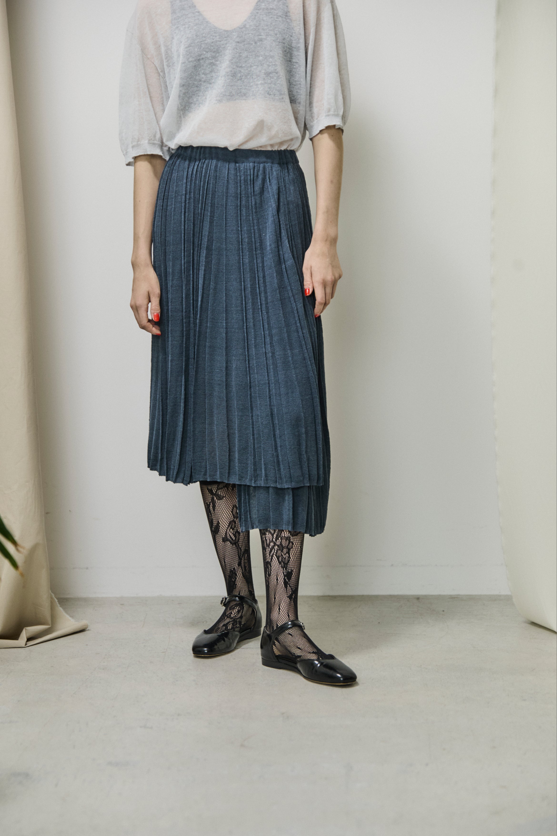 high-count linen pleated-knit skirt