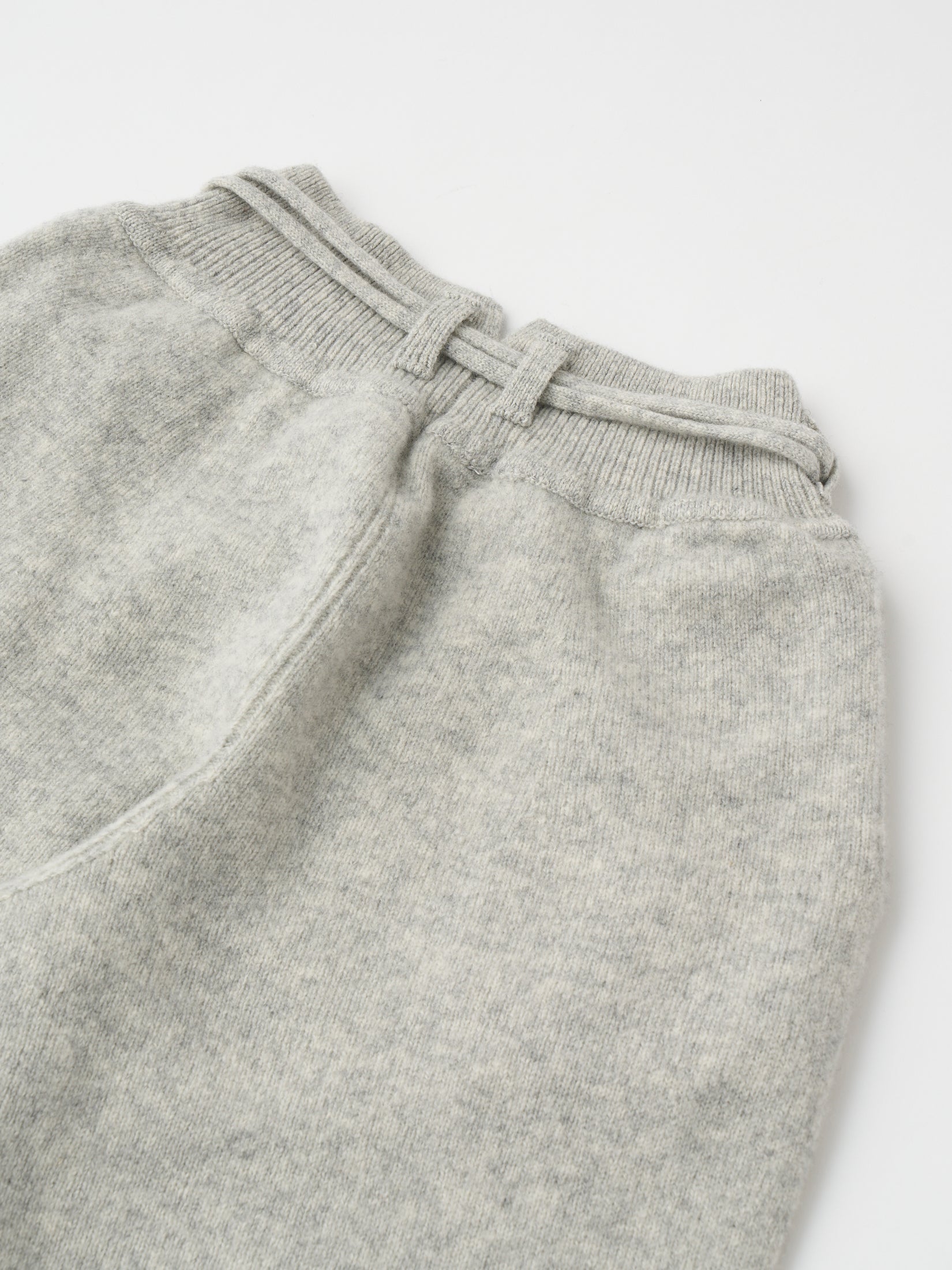 FINE LAMBS WOOL BELTED PANTS