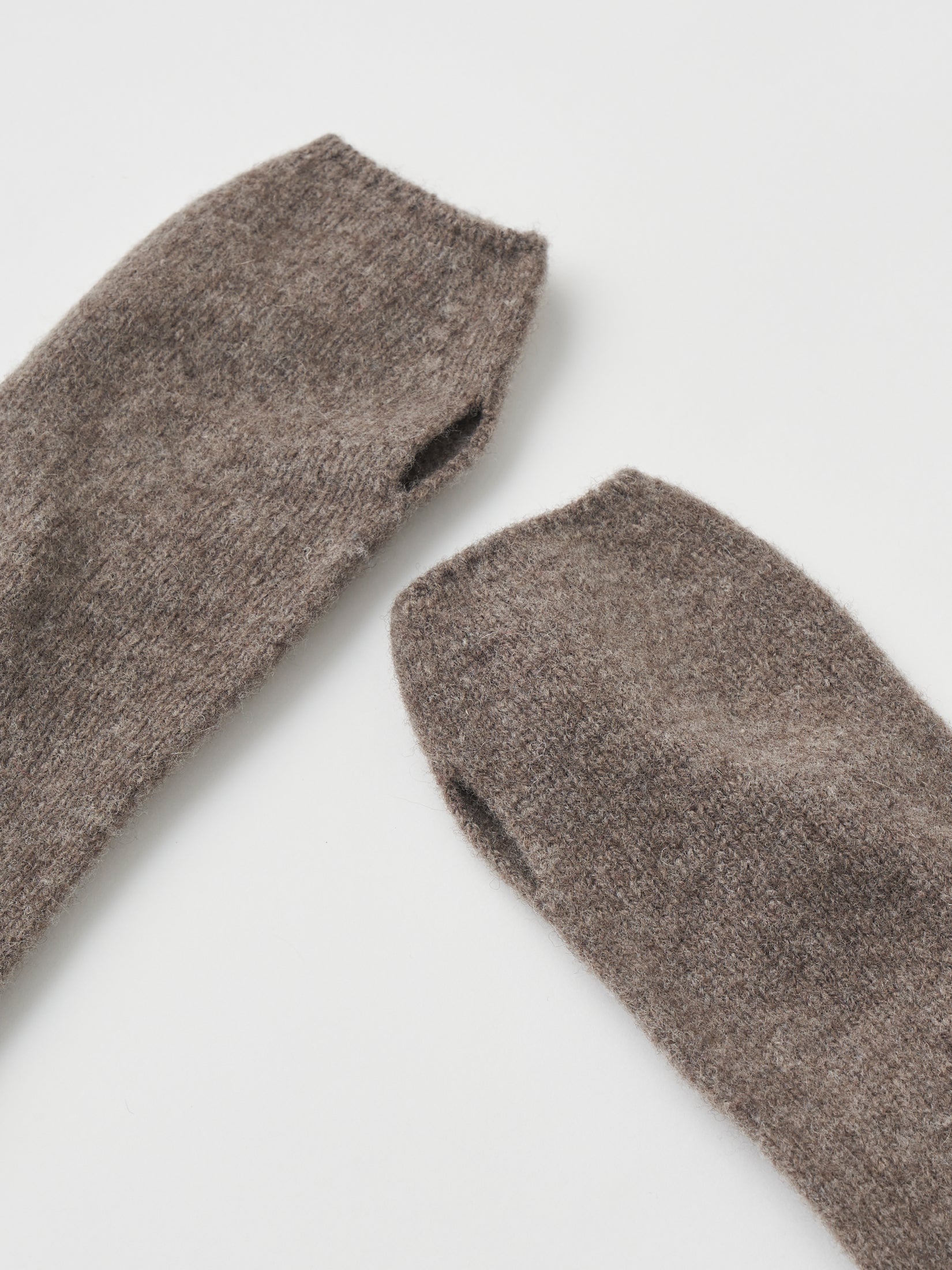 FINE LAMBS WOOL FINGERLESS GLOVES