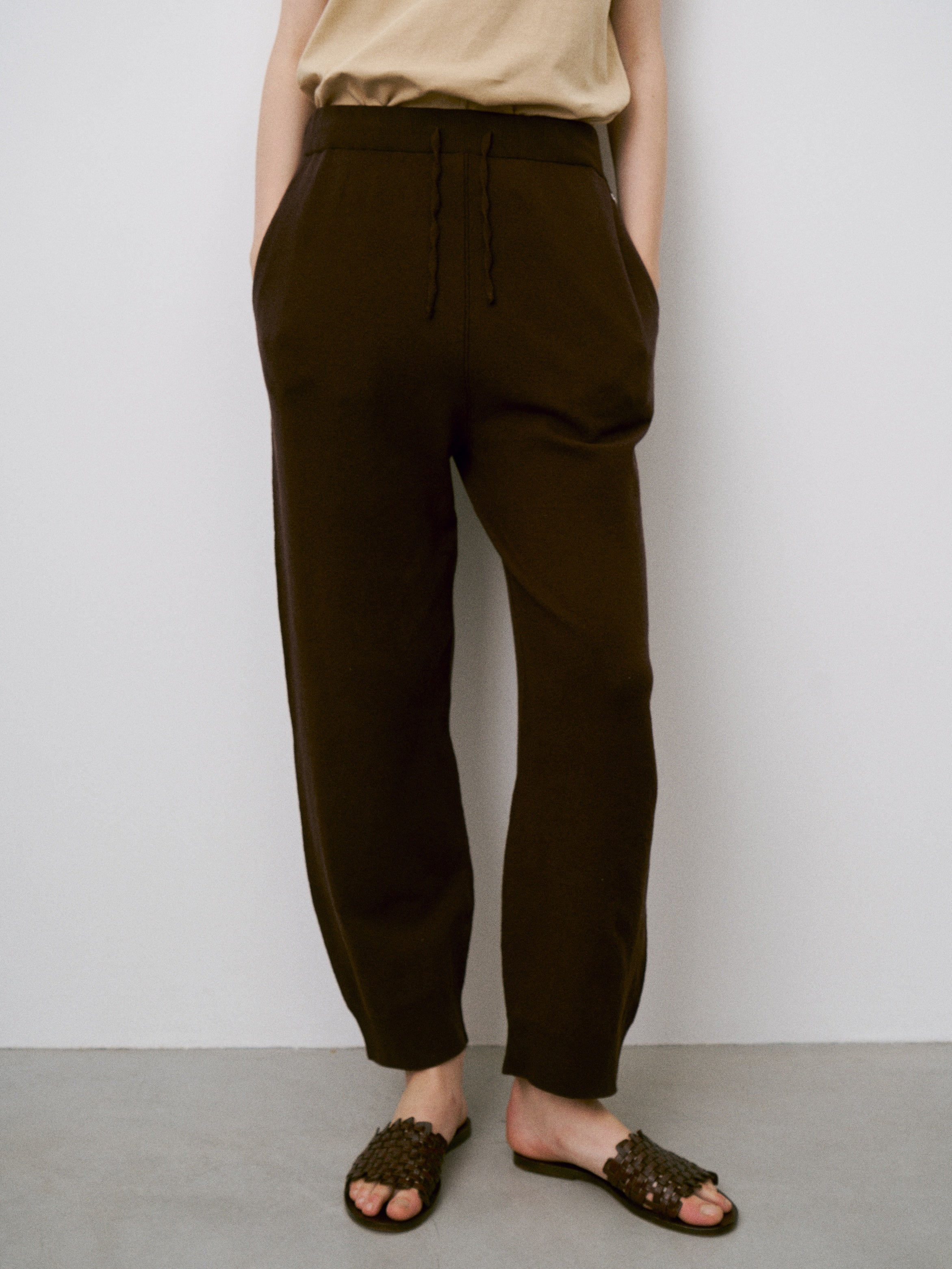 STRETCH ORGANIC COTTON RELAXED-FIT KNIT PANTS