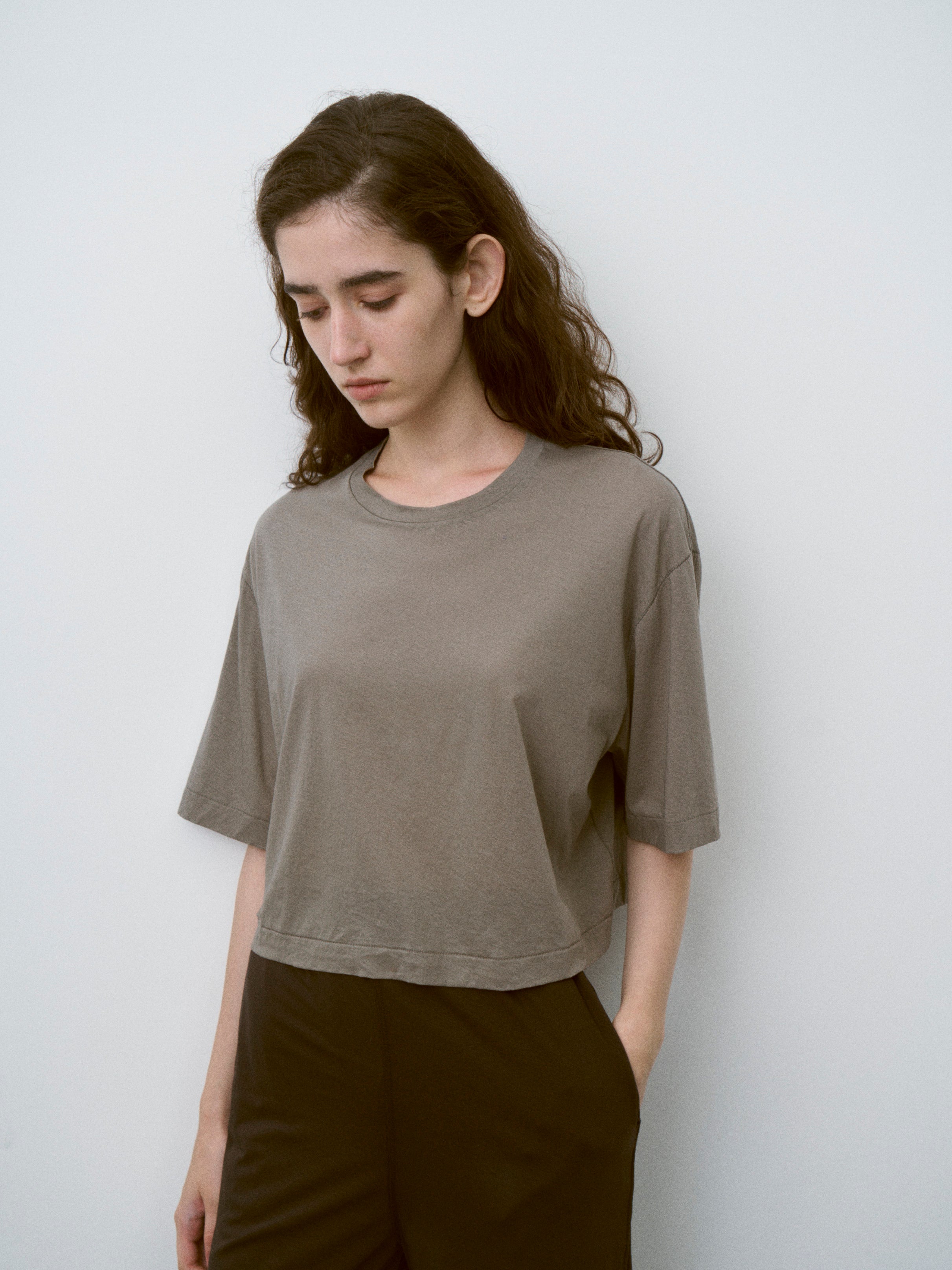 TWISTED COTTON SHEER JERSEY CROPPED TEE
