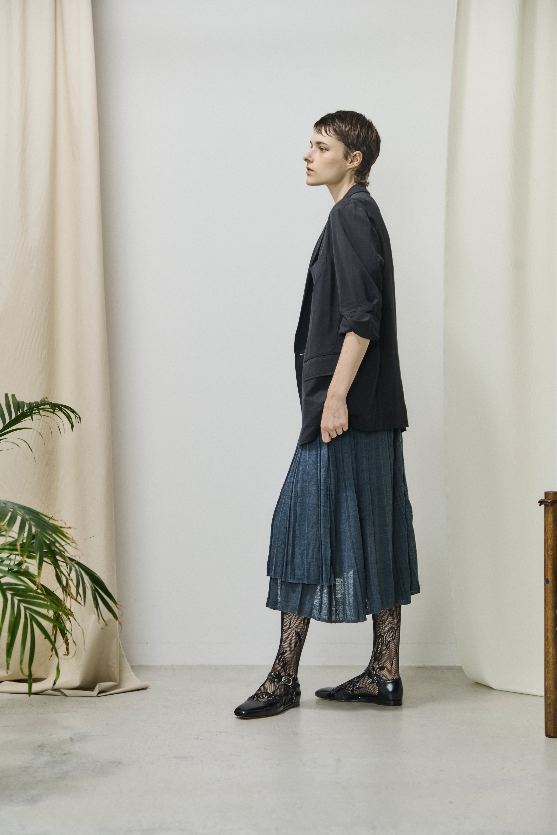 high-count linen pleated-knit skirt