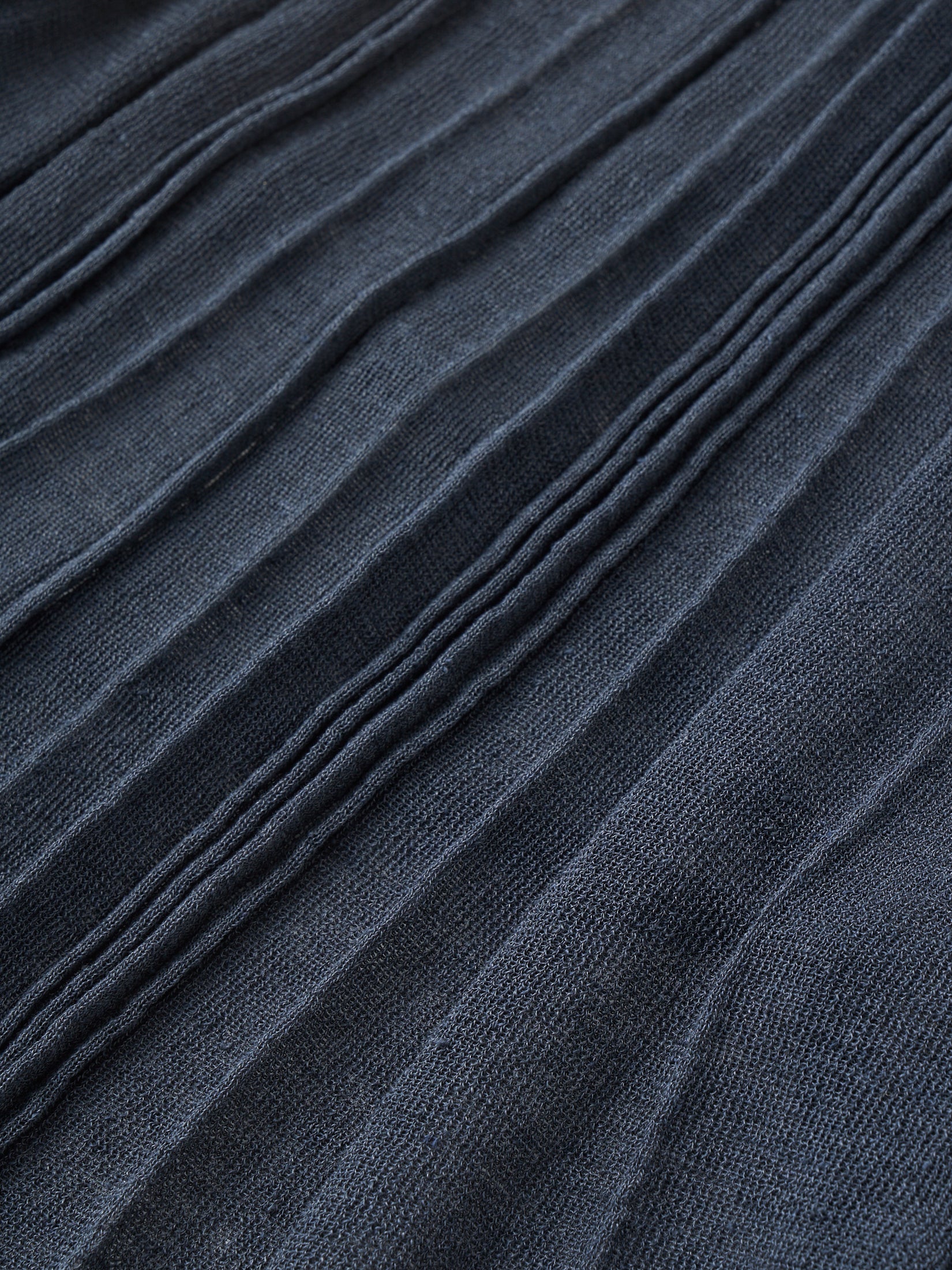 high-count linen pleated-knit skirt