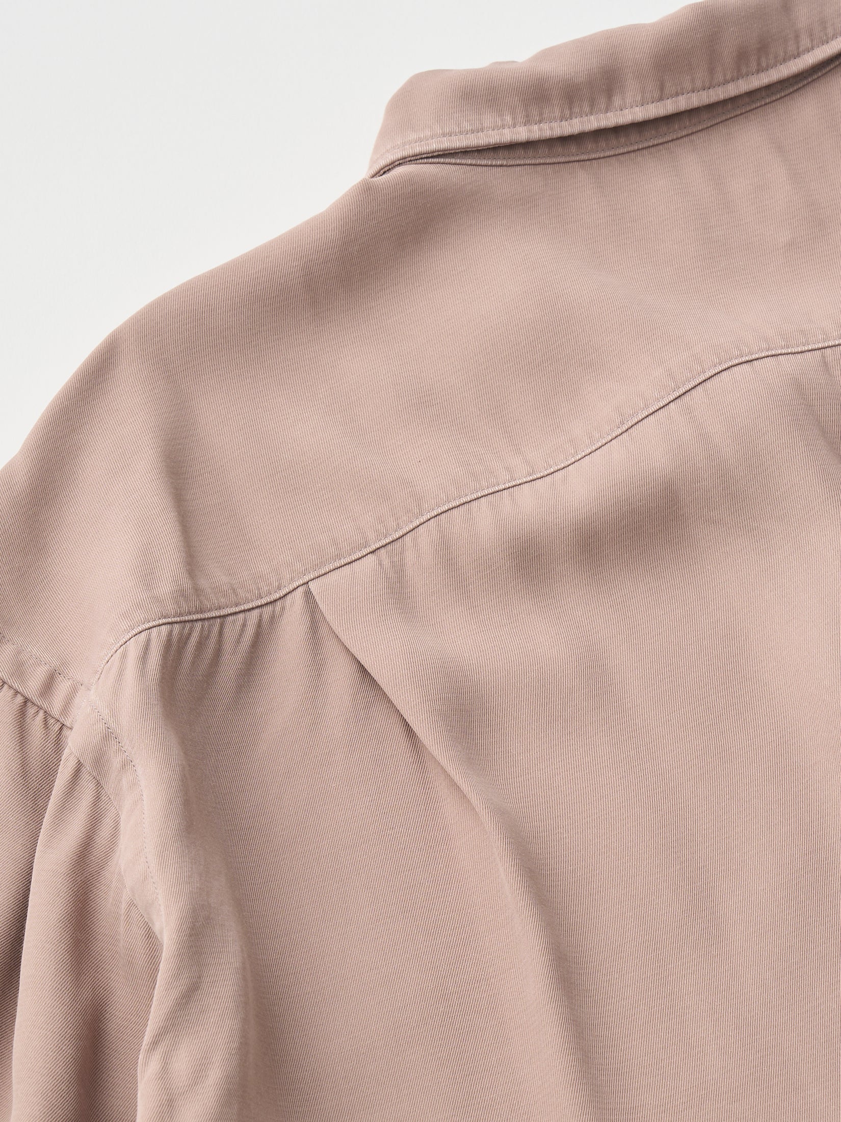 RAYON GABARDINE PIGMENT WASHED CROPPED SHIRT