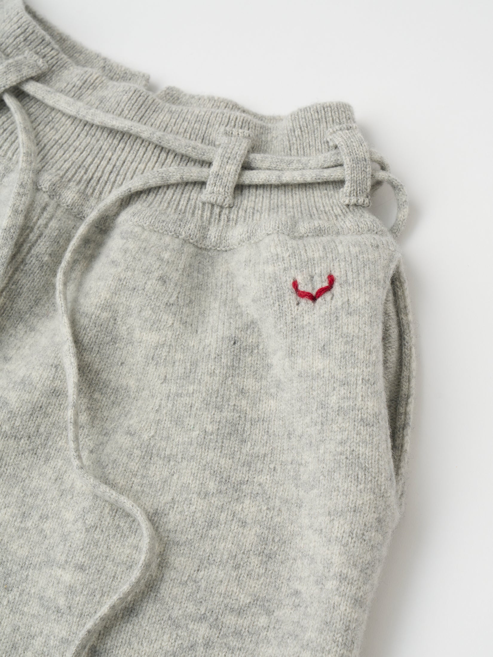 FINE LAMBS WOOL BELTED PANTS