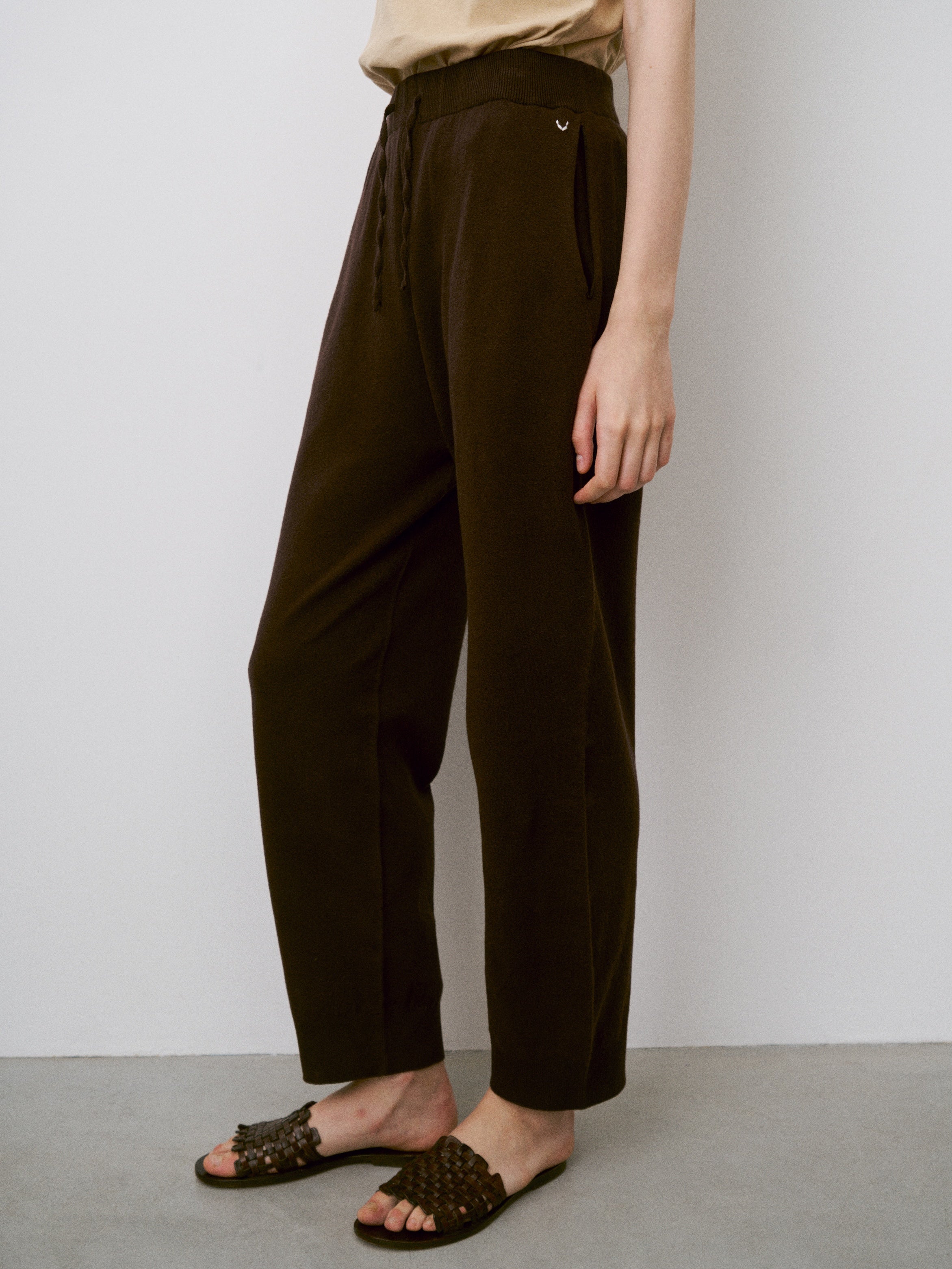 STRETCH ORGANIC COTTON RELAXED-FIT KNIT PANTS