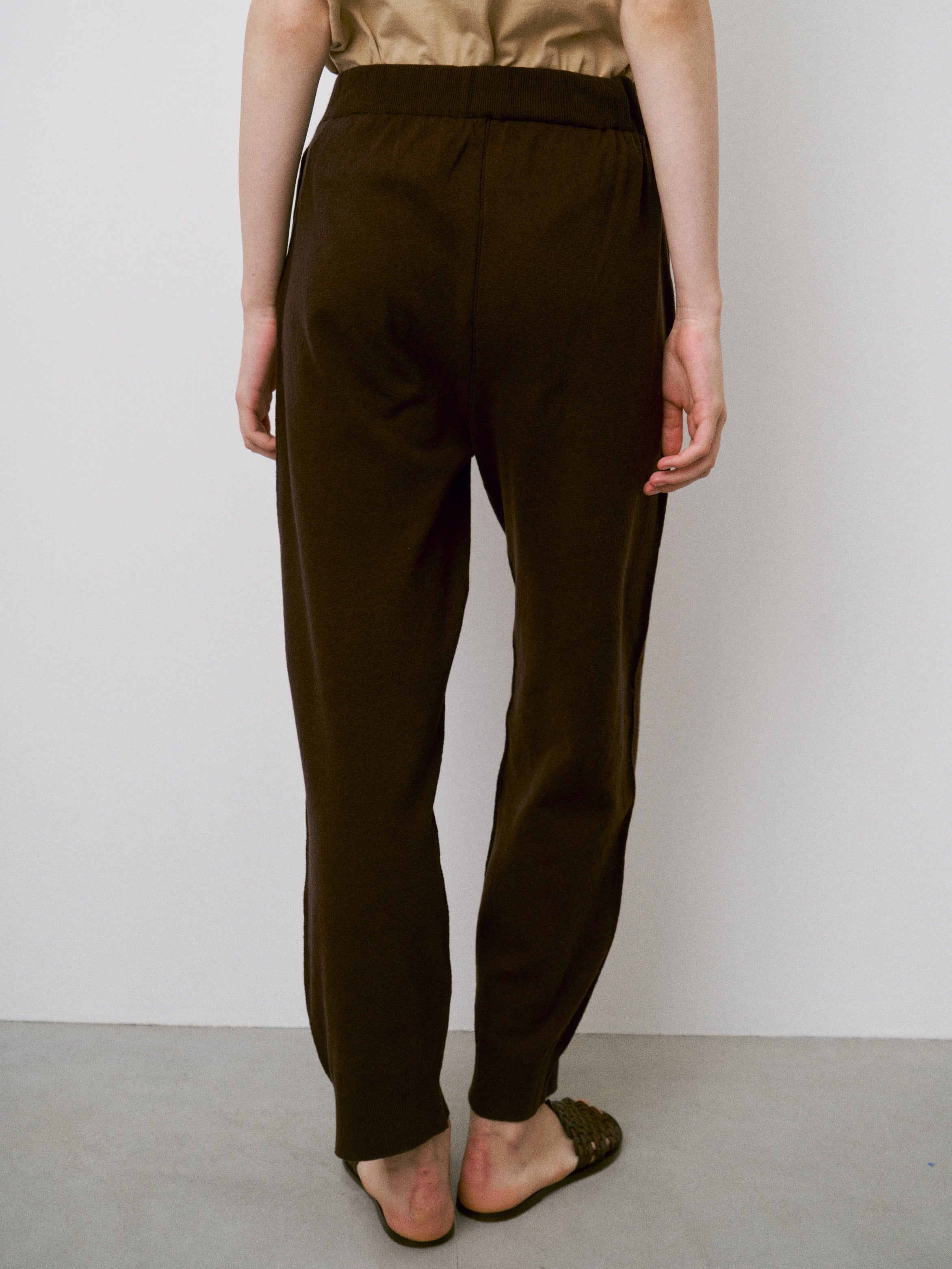 STRETCH ORGANIC COTTON RELAXED-FIT KNIT PANTS