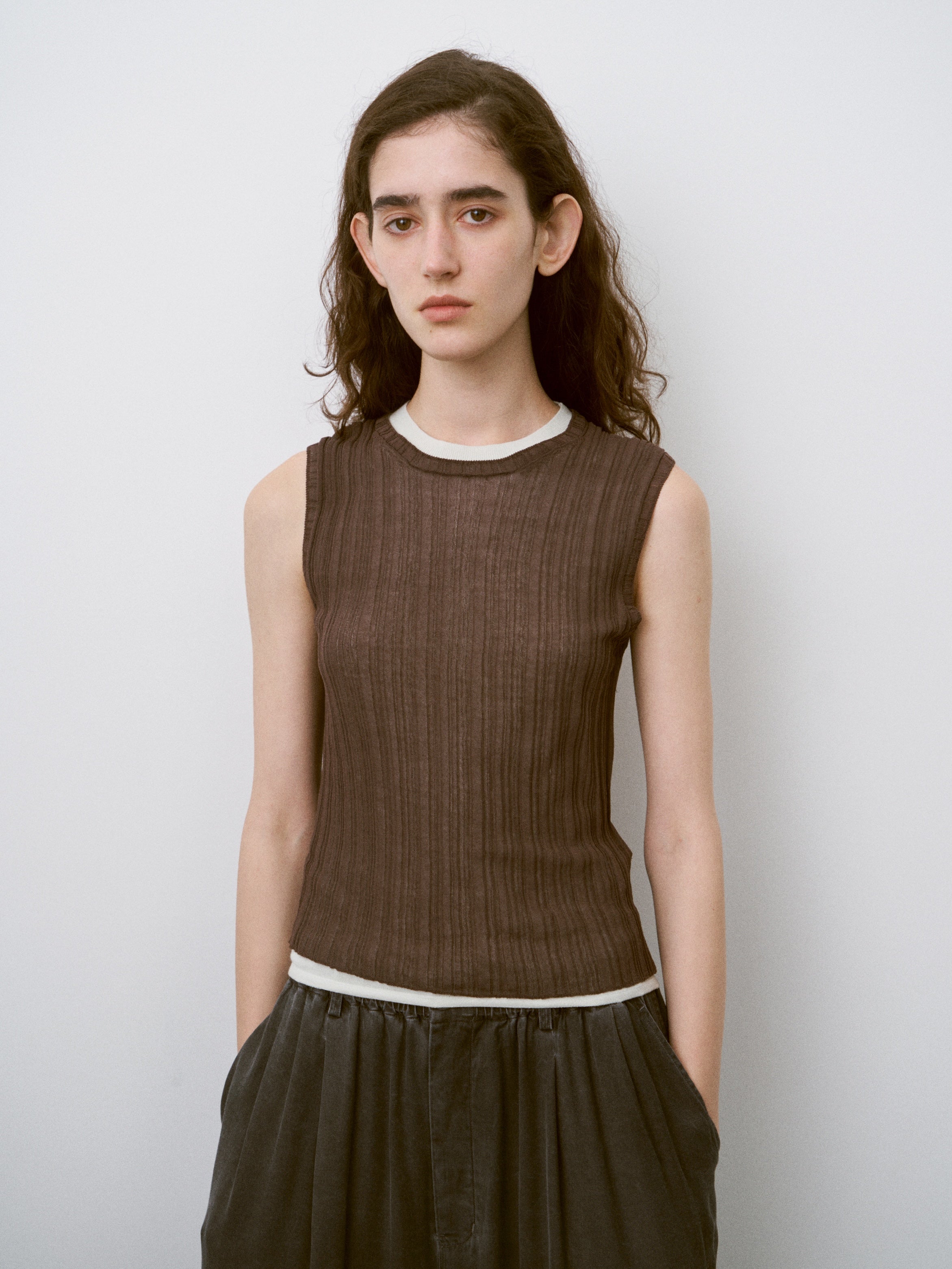 HIGH-TWISTED COTTON SHEER KNIT LAYERED SLEEVELESS TOP