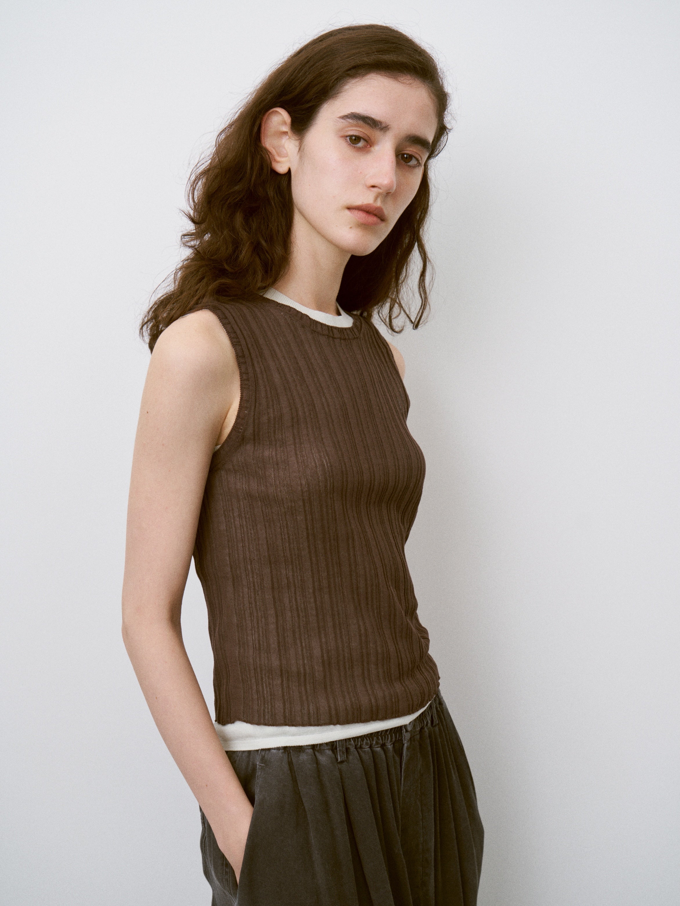 HIGH-TWISTED COTTON SHEER KNIT LAYERED SLEEVELESS TOP