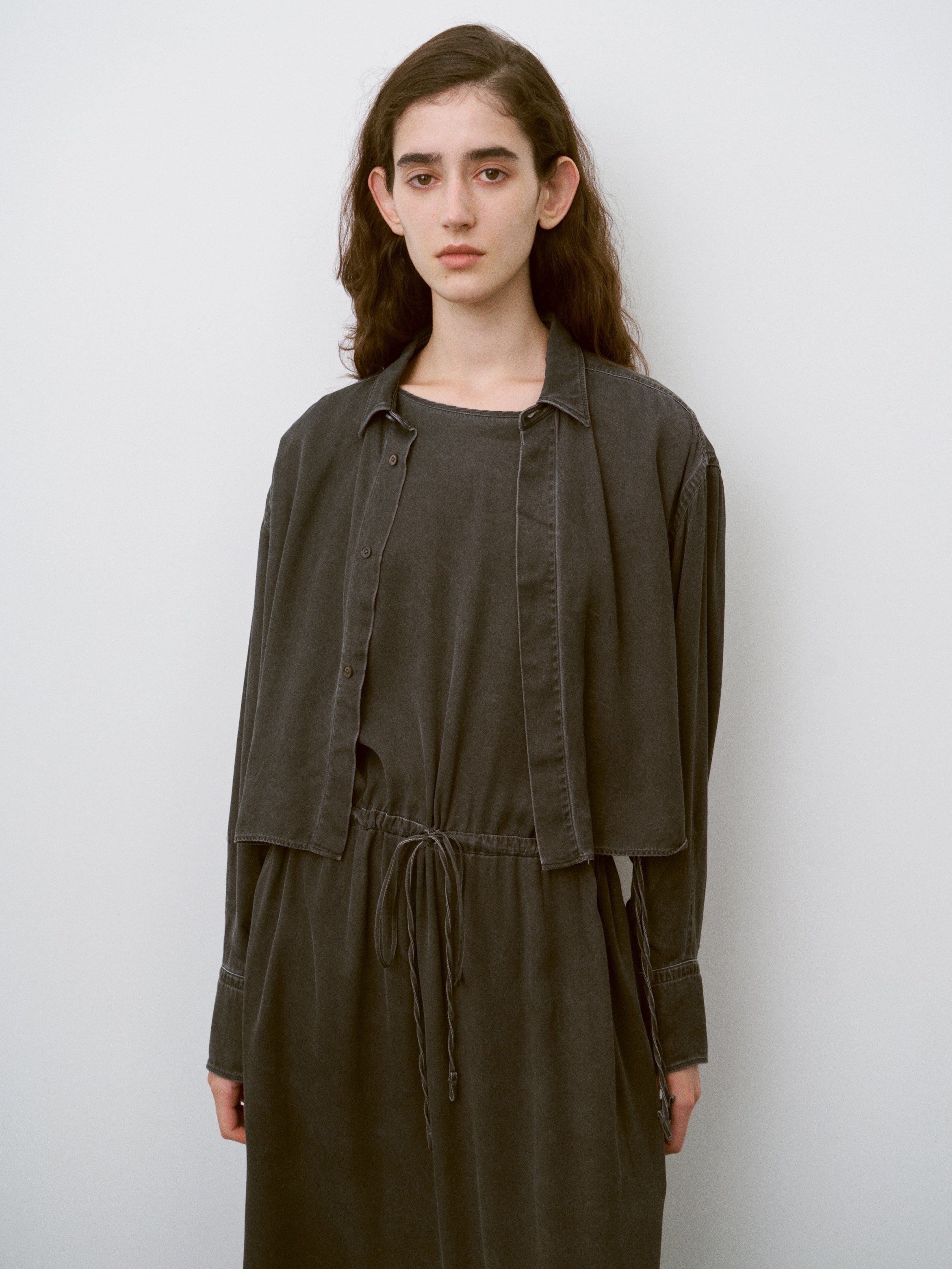 RAYON GABARDINE PIGMENT WASHED CROPPED SHIRT