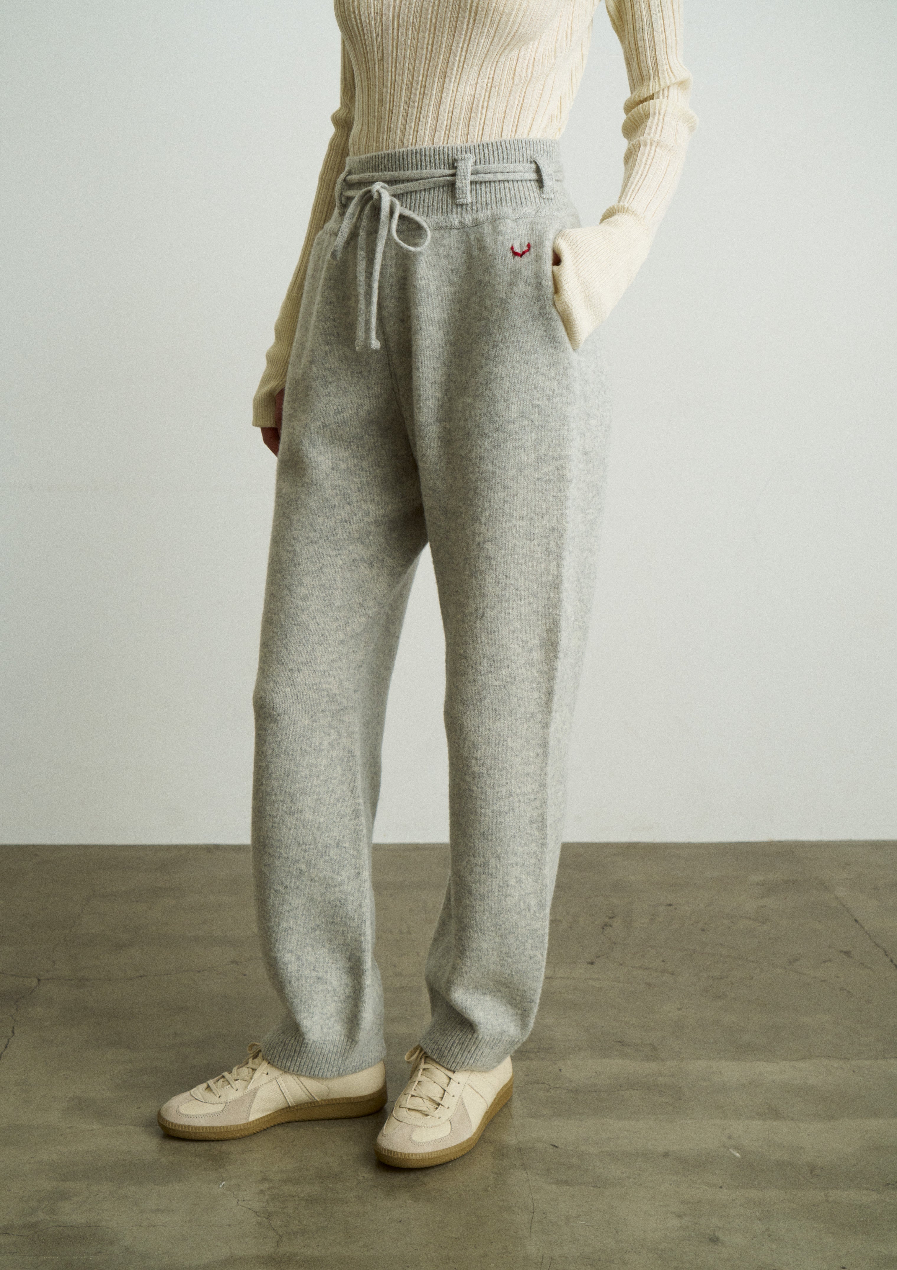 FINE LAMBS WOOL BELTED PANTS